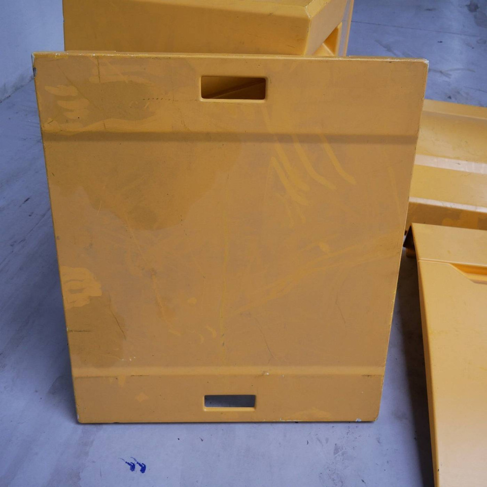 Plastic covers for Dambach, Atlet OMNI 140DCR - Carrosserie et extérieur pour Matériel de manutention: photos 3 Plastic covers for Dambach, Atlet OMNI 140DCR - Carrosserie et extérieur pour Matériel de manutention: photos 3