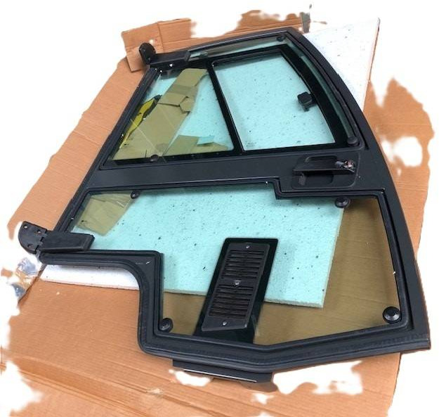 Right door for Nissan - Portière et pièces pour Matériel de manutention: photos 1 Right door for Nissan - Portière et pièces pour Matériel de manutention: photos 1