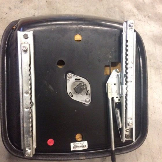 Seat for Scrubber vacuum cleaner Nilfisk BR 850 - Siège pour Autolaveuse: photos 4 Seat for Scrubber vacuum cleaner Nilfisk BR 850 - Siège pour Autolaveuse: photos 4