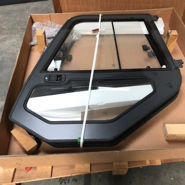 Set of right and left for Komatsu - Portière et pièces pour Matériel de manutention: photos 2 Set of right and left for Komatsu - Portière et pièces pour Matériel de manutention: photos 2