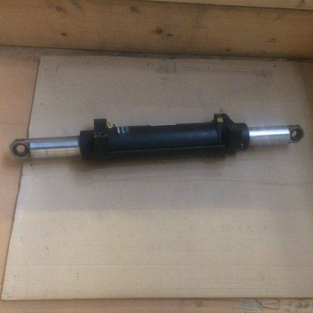 Steering Cylinder for Caterpillar P5000 - Vérin hydraulique pour Matériel de manutention: photos 2 Steering Cylinder for Caterpillar P5000 - Vérin hydraulique pour Matériel de manutention: photos 2