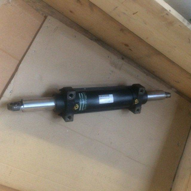 Steering Cylinder for Caterpillar P5000 - Vérin hydraulique pour Matériel de manutention: photos 1 Steering Cylinder for Caterpillar P5000 - Vérin hydraulique pour Matériel de manutention: photos 1