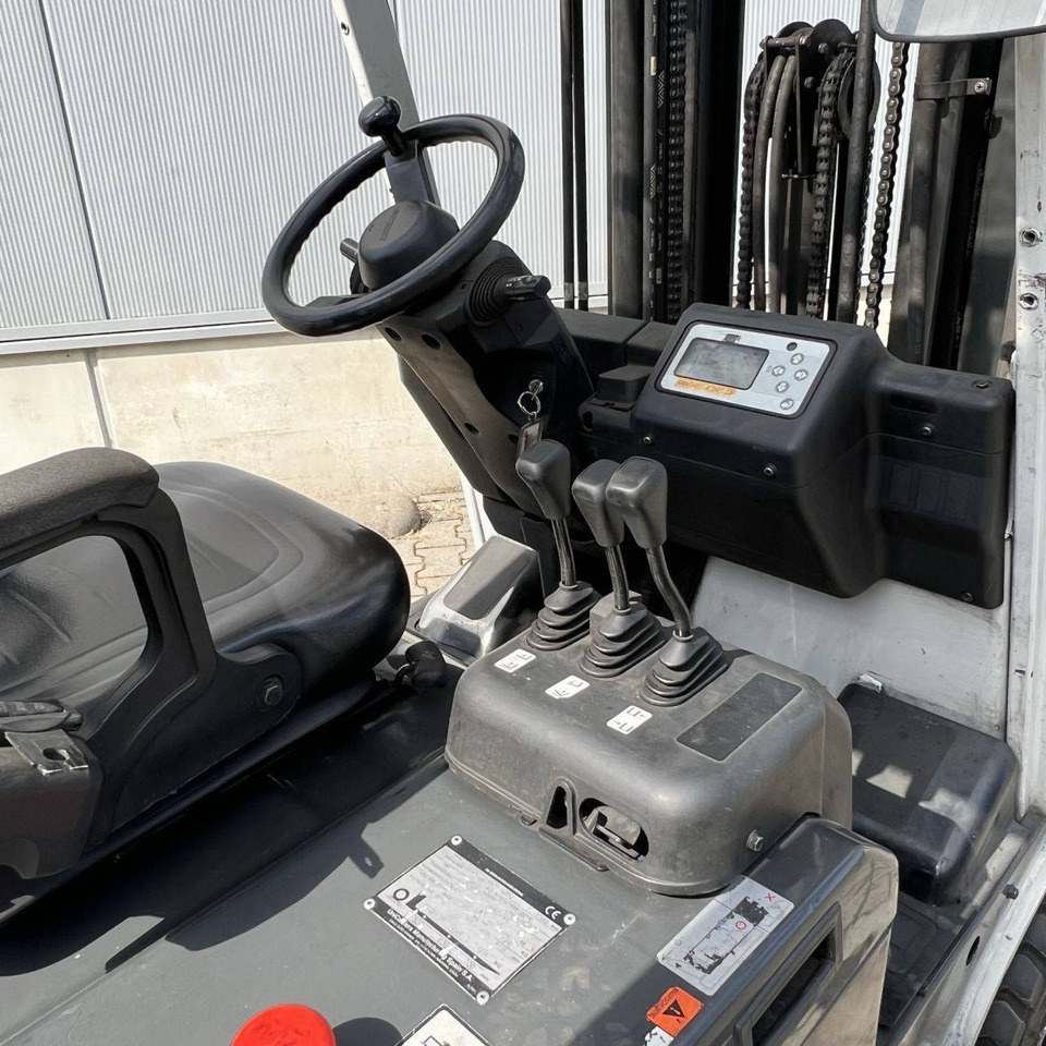 Unicarriers TX3-20L (AG1N1L20Q) - Chariot élévateur électrique: photos 3 Unicarriers TX3-20L (AG1N1L20Q) - Chariot élévateur électrique: photos 3