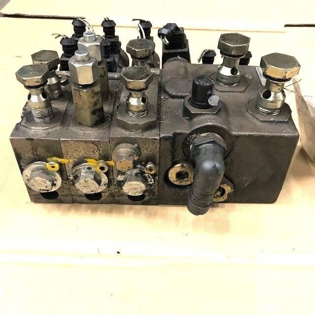 Valve Block for Still R60-30,R60-35, R60-40, R60-45, R60-50 - Valve hydraulique pour Matériel de manutention: photos 3 Valve Block for Still R60-30,R60-35, R60-40, R60-45, R60-50 - Valve hydraulique pour Matériel de manutention: photos 3