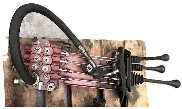 Valve control 4 spool for Linde /353/ - Valve hydraulique pour Matériel de manutention: photos 1 Valve control 4 spool for Linde /353/ - Valve hydraulique pour Matériel de manutention: photos 1