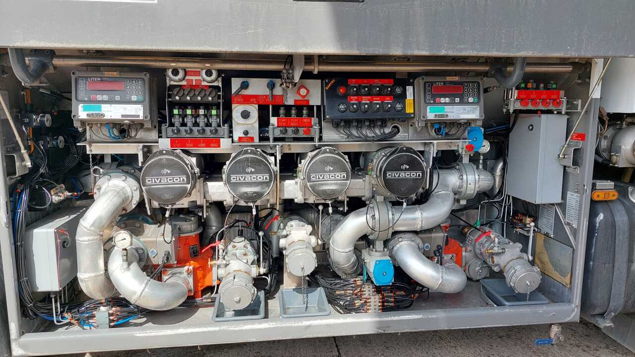 MERCEDES ACTROS - Camion citerne: photos 3 MERCEDES ACTROS - Camion citerne: photos 3