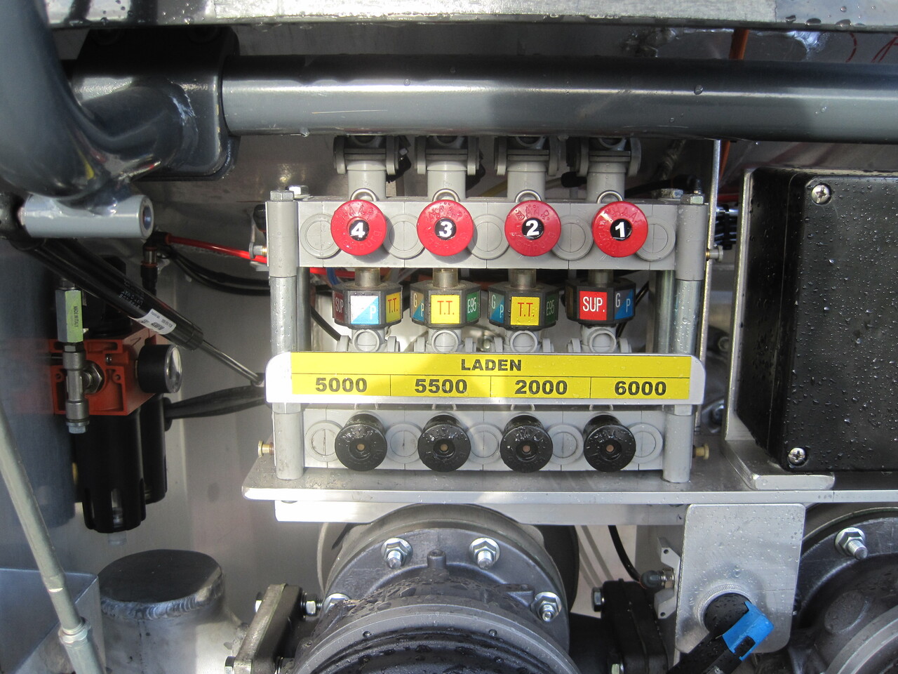 SCANIA G370 - Camion citerne: photos 4 SCANIA G370 - Camion citerne: photos 4