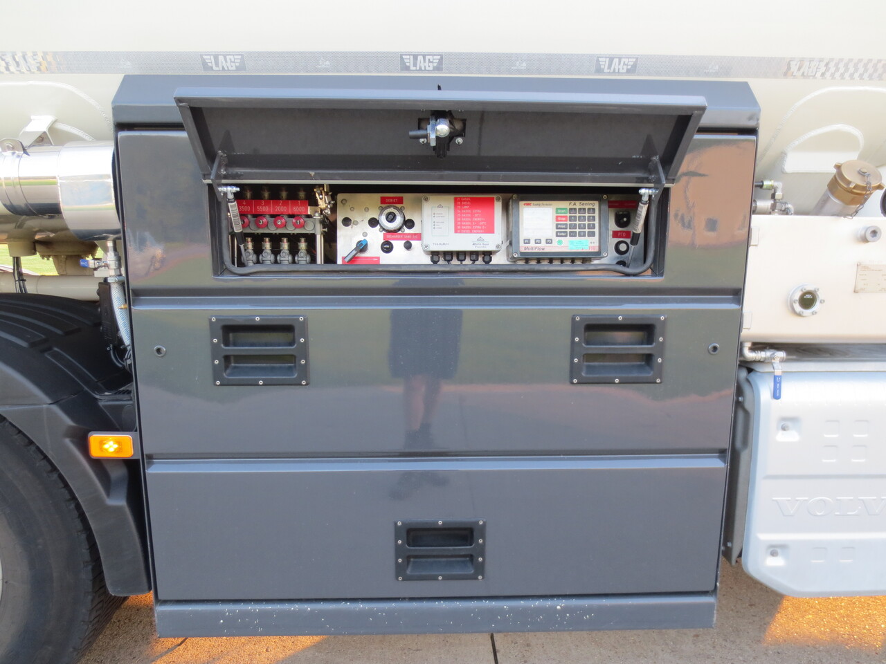 VOLVO FM - Camion citerne: photos 4 VOLVO FM - Camion citerne: photos 4