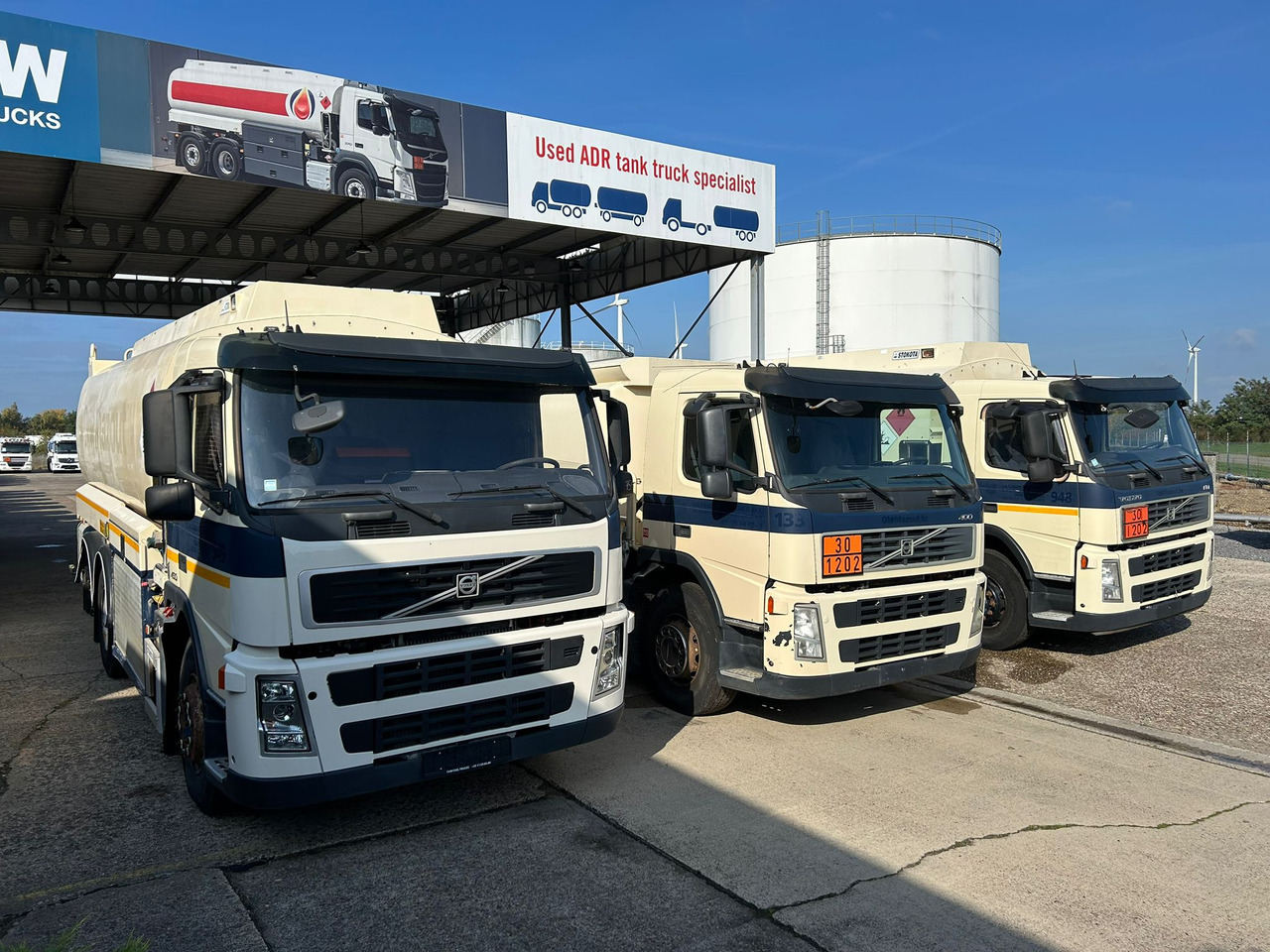 VOLVO FM (lot of 3) - Camion citerne: photos 3 VOLVO FM (lot of 3) - Camion citerne: photos 3