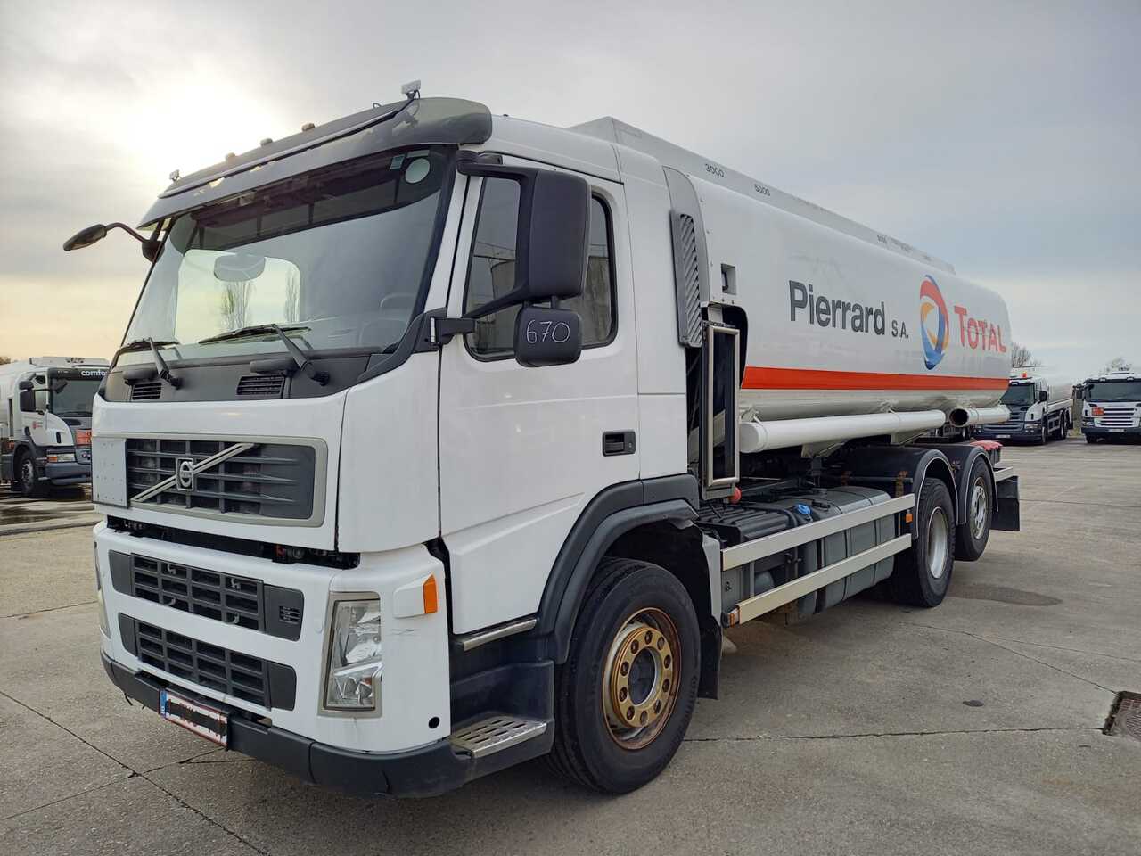 Volvo FMFH - Camion citerne: photos 1 Volvo FMFH - Camion citerne: photos 1