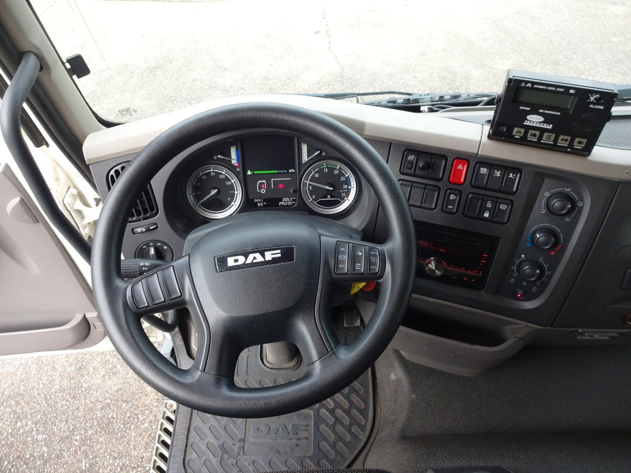 Camion fourgon DAF LF 220, 16 T, LBW, Türen, Klima, Automat, Kamera: photos 9