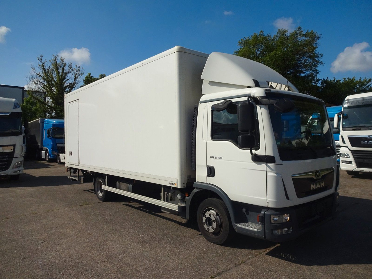 MAN MAN TGL 8.190, Koffer, LBW, Kamera, Luft, AHK - Camion fourgon: photos 1 MAN MAN TGL 8.190, Koffer, LBW, Kamera, Luft, AHK - Camion fourgon: photos 1