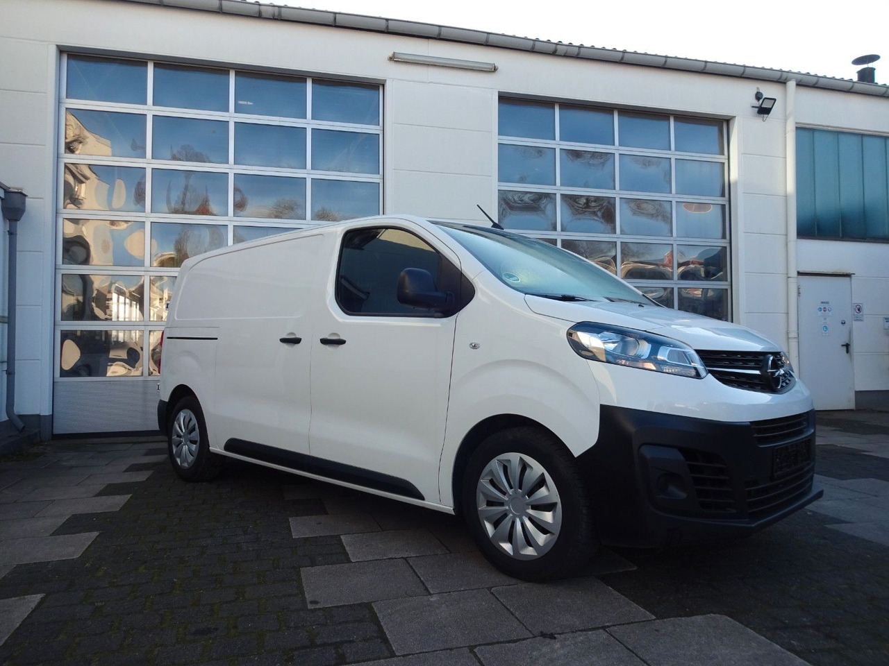 Opel 50 x Vivaro Kasten L1H1, Klima, PDC, Tempomat - Fourgonnette: photos 5 Opel 50 x Vivaro Kasten L1H1, Klima, PDC, Tempomat - Fourgonnette: photos 5