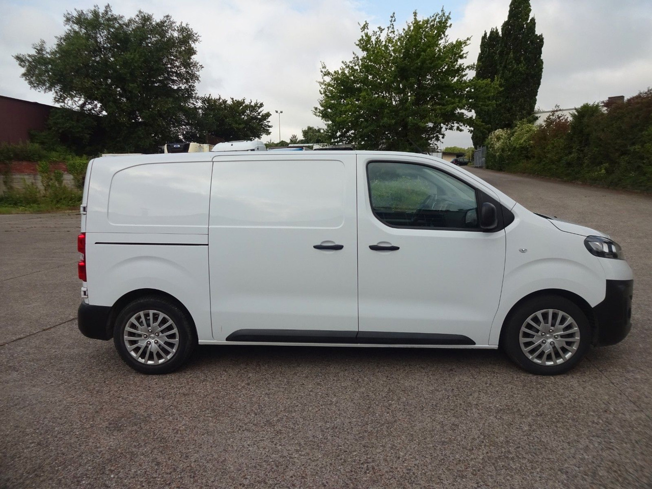 Opel Vivaro Kasten L1H1, Klima, PDC, Tempomat - Fourgonnette: photos 4 Opel Vivaro Kasten L1H1, Klima, PDC, Tempomat - Fourgonnette: photos 4