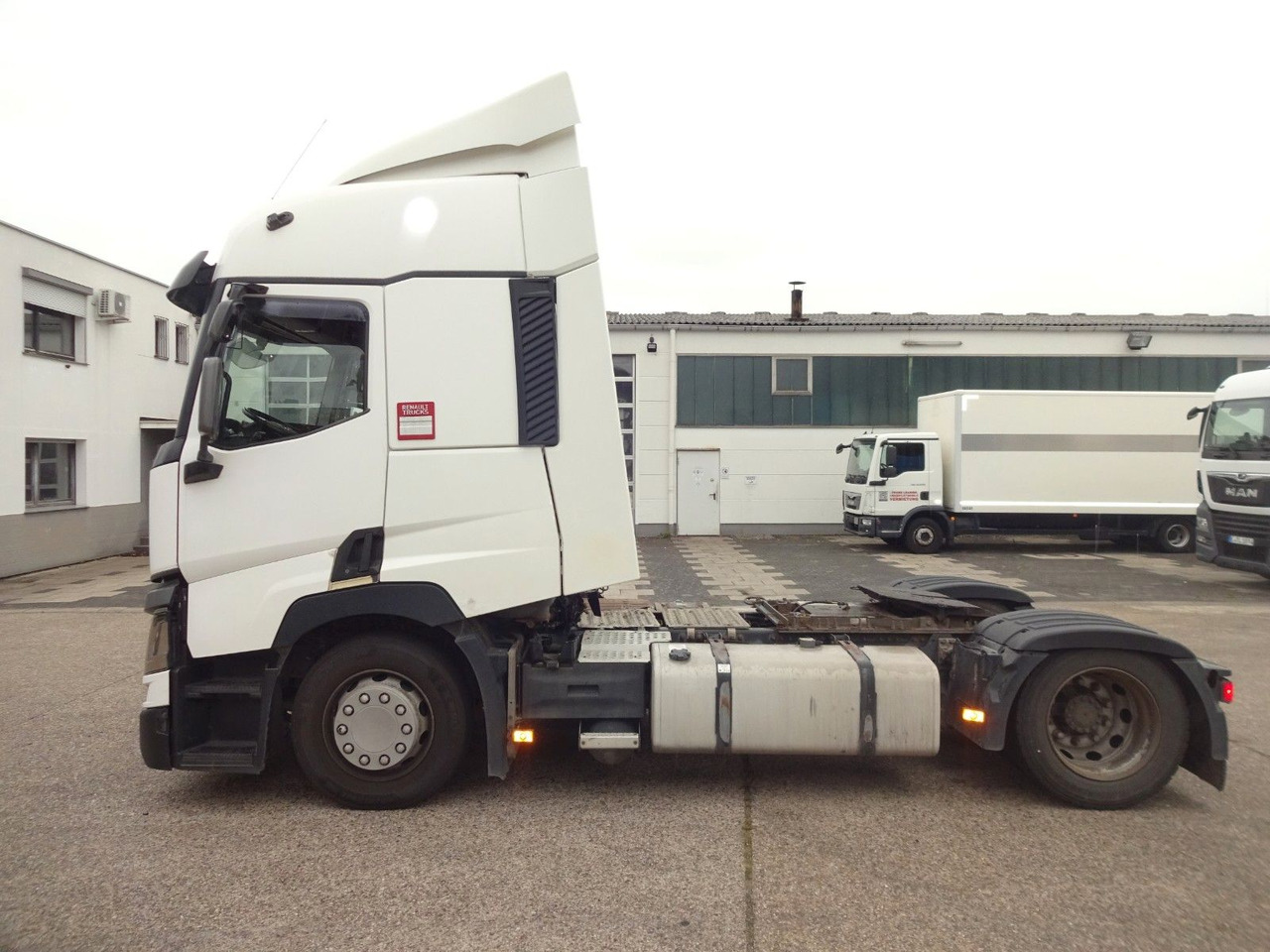 Renault Premium 460, Low Liner, Hubsattelkupplung - Tracteur routier: photos 4 Renault Premium 460, Low Liner, Hubsattelkupplung - Tracteur routier: photos 4