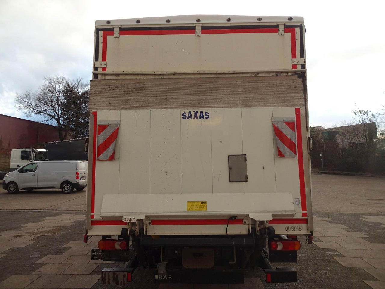 Crédit-bail VOLVO FL 250 16 Ton, Curtainsider + Platform, Tail Lift, Air Conditioning, Tow Hitch, Automatic VOLVO FL 250 16 Ton, Curtainsider + Platform, Tail Lift, Air Conditioning, Tow Hitch, Automatic: photos 6