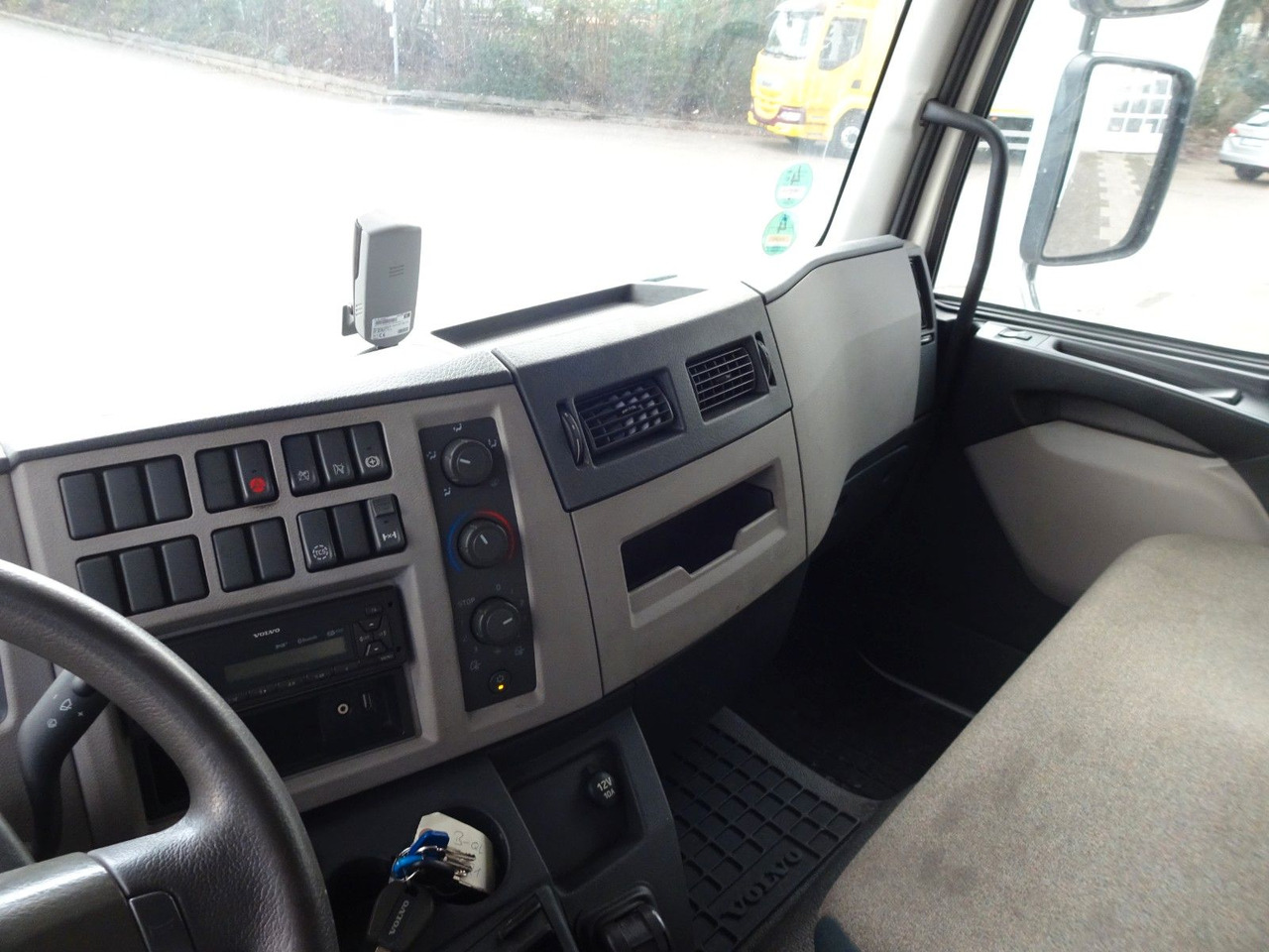 Crédit-bail VOLVO FL 250 16 Ton, Curtainsider + Platform, Tail Lift, Air Conditioning, Tow Hitch, Automatic VOLVO FL 250 16 Ton, Curtainsider + Platform, Tail Lift, Air Conditioning, Tow Hitch, Automatic: photos 16