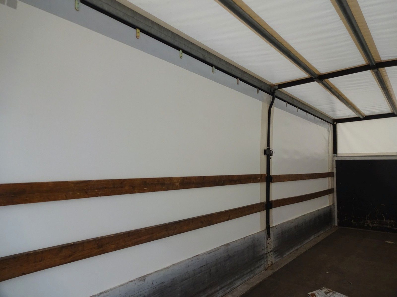 Crédit-bail VOLVO FL 250 16 Ton, Curtainsider + Platform, Tail Lift, Air Conditioning, Tow Hitch, Automatic VOLVO FL 250 16 Ton, Curtainsider + Platform, Tail Lift, Air Conditioning, Tow Hitch, Automatic: photos 12