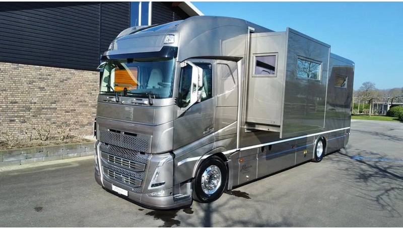 Volvo Motorhome Pop-out - Garage - 4.780KM - New condition FH 540 - Camping-car: photos 2 Volvo Motorhome Pop-out - Garage - 4.780KM - New condition FH 540 - Camping-car: photos 2