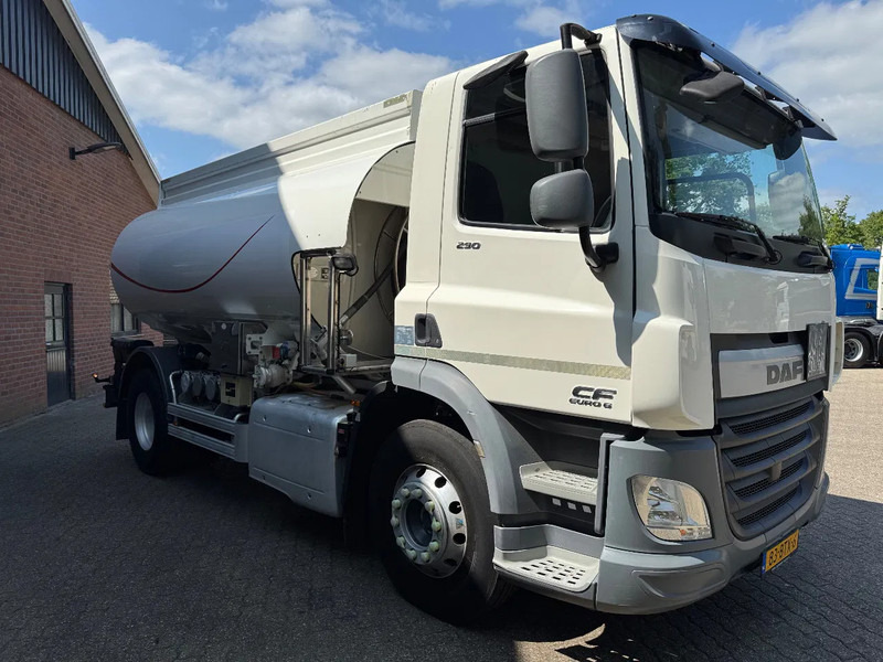 DAF CF 290 12.000 Fuel Diesel/Benzin Alle keuringen! Top conditie - Camion citerne: photos 2 DAF CF 290 12.000 Fuel Diesel/Benzin Alle keuringen! Top conditie - Camion citerne: photos 2
