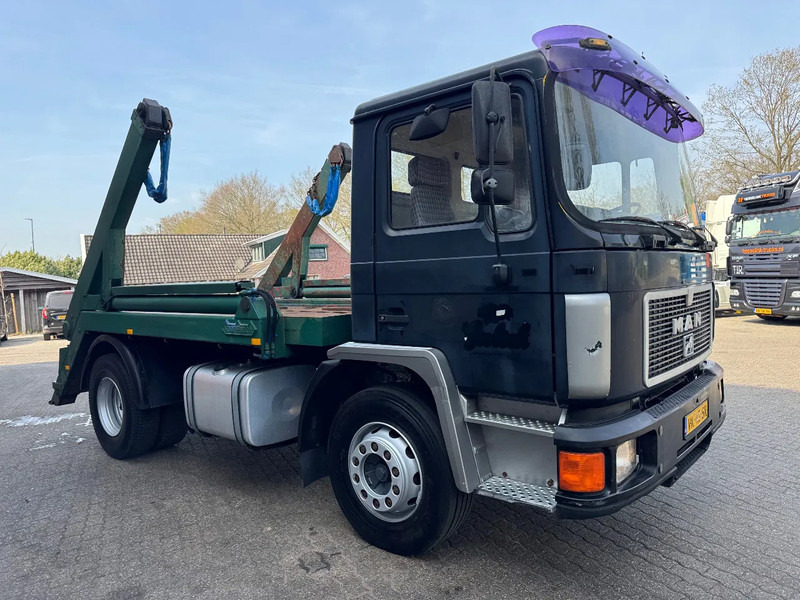MAN 12.232 F 4X2 Portaalarm 454.090KM NL Truck, Top conditie! - Camion multibenne: photos 4 MAN 12.232 F 4X2 Portaalarm 454.090KM NL Truck, Top conditie! - Camion multibenne: photos 4