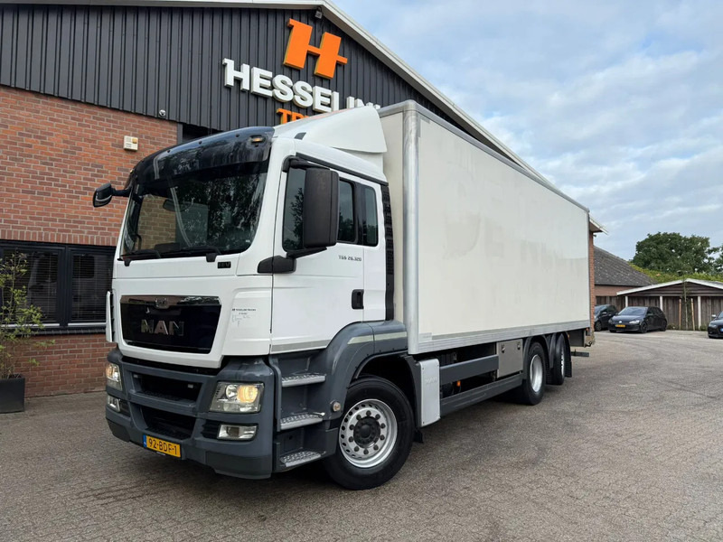 MAN TGS 26.320 EEV Koffer Stuuras AHK 3.000KG LBW 370.859 KM! NL Truck - Camion fourgon: photos 1 MAN TGS 26.320 EEV Koffer Stuuras AHK 3.000KG LBW 370.859 KM! NL Truck - Camion fourgon: photos 1