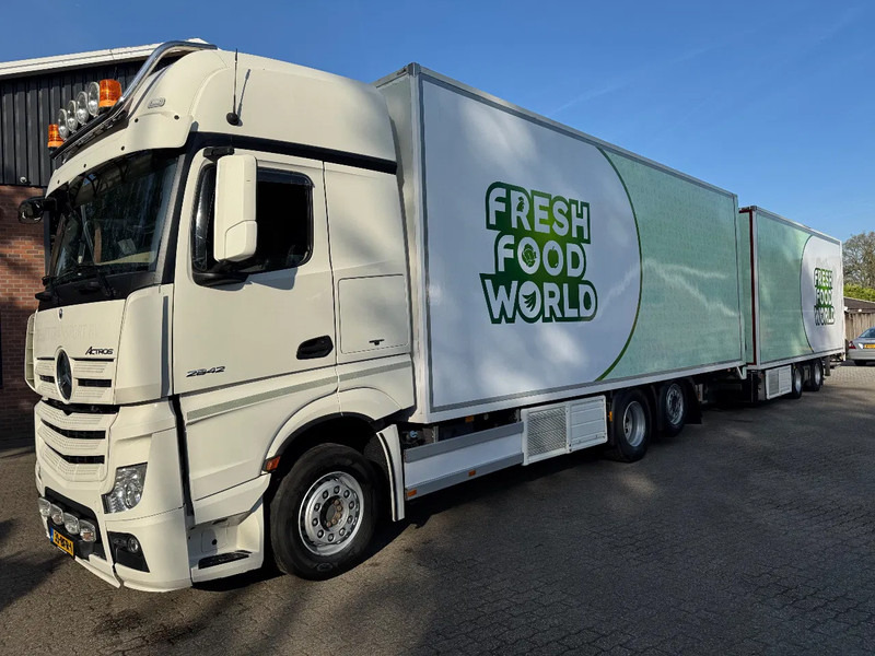 Mercedes-Benz Actros 2842 6X2 Gigaspace Koelcombi Carrier D+E - Camion isothermique: photos 1 Mercedes-Benz Actros 2842 6X2 Gigaspace Koelcombi Carrier D+E - Camion isothermique: photos 1
