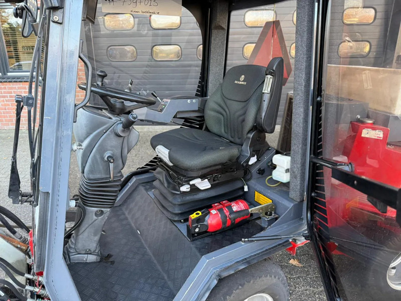 Nimos DM-Trac 205 OKB-70- Onkruidborstelmachine Werktuigendrager 4X Hydraulische functie - Balayeuse industrielle: photos 4 Nimos DM-Trac 205 OKB-70- Onkruidborstelmachine Werktuigendrager 4X Hydraulische functie - Balayeuse industrielle: photos 4