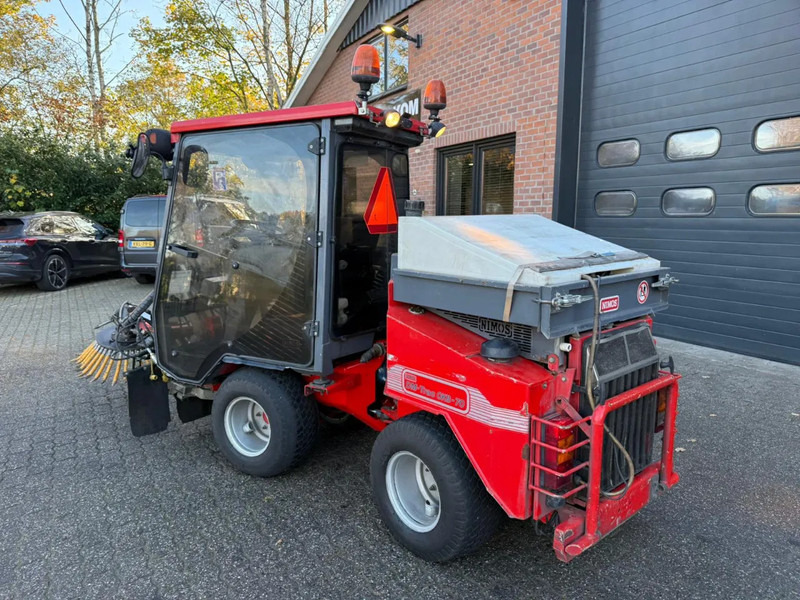 Nimos DM-Trac 205 OKB-70- Onkruidborstelmachine Werktuigendrager 4X Hydraulische functie - Balayeuse industrielle: photos 3 Nimos DM-Trac 205 OKB-70- Onkruidborstelmachine Werktuigendrager 4X Hydraulische functie - Balayeuse industrielle: photos 3