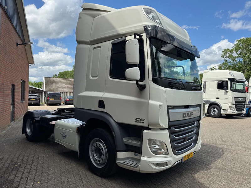 DAF CF 370 4X2 Space Cab Side ACC APK 10/2025 NL Truck - Tracteur routier: photos 2 DAF CF 370 4X2 Space Cab Side ACC APK 10/2025 NL Truck - Tracteur routier: photos 2