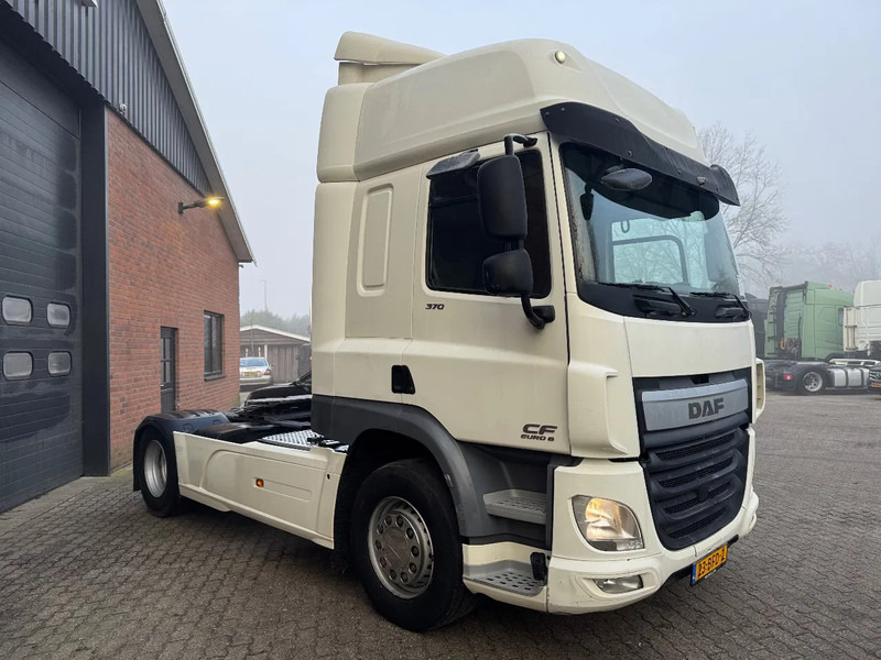 DAF CF 370 4X2 Space Cab Side skirts ACC NL Truck APK 09/2025 - Tracteur routier: photos 3 DAF CF 370 4X2 Space Cab Side skirts ACC NL Truck APK 09/2025 - Tracteur routier: photos 3