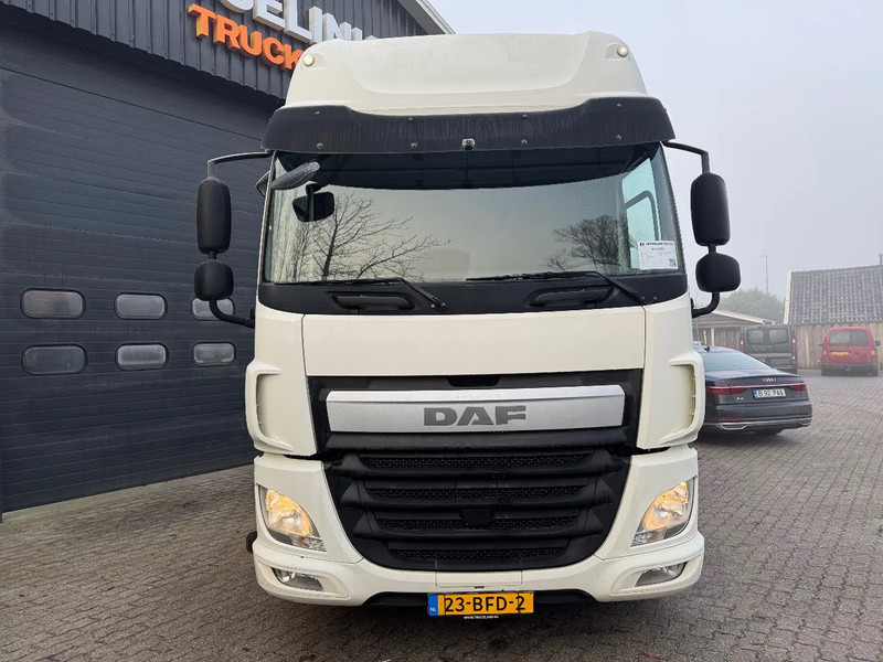 DAF CF 370 4X2 Space Cab Side skirts ACC NL Truck APK 09/2025 - Tracteur routier: photos 4 DAF CF 370 4X2 Space Cab Side skirts ACC NL Truck APK 09/2025 - Tracteur routier: photos 4