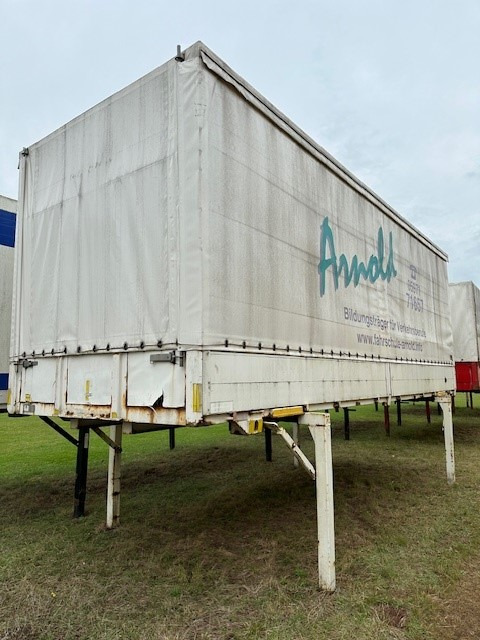 Ackermann-Fruehauf Wechselpritsche mit Bordwänden und Plane BDF System 7.150 mm - Carrosserie bâchee: photos 4 Ackermann-Fruehauf Wechselpritsche mit Bordwänden und Plane BDF System 7.150 mm - Carrosserie bâchee: photos 4