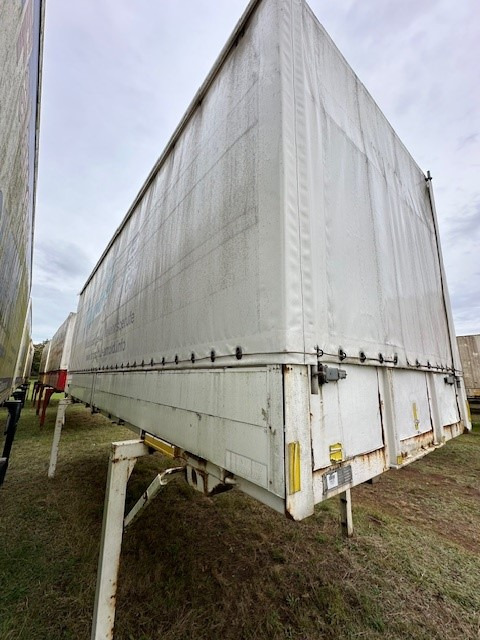 Ackermann-Fruehauf Wechselpritsche mit Bordwänden und Plane BDF System 7.150 mm - Carrosserie bâchee: photos 2 Ackermann-Fruehauf Wechselpritsche mit Bordwänden und Plane BDF System 7.150 mm - Carrosserie bâchee: photos 2