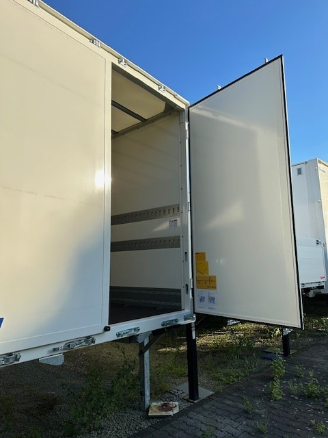 BDF-System, 7.450 mm lang, Durchladesystem mit Überfahrblech, Portal Doppelflügeltür, - Carrosserie fourgon: photos 4 BDF-System, 7.450 mm lang, Durchladesystem mit Überfahrblech, Portal Doppelflügeltür, - Carrosserie fourgon: photos 4