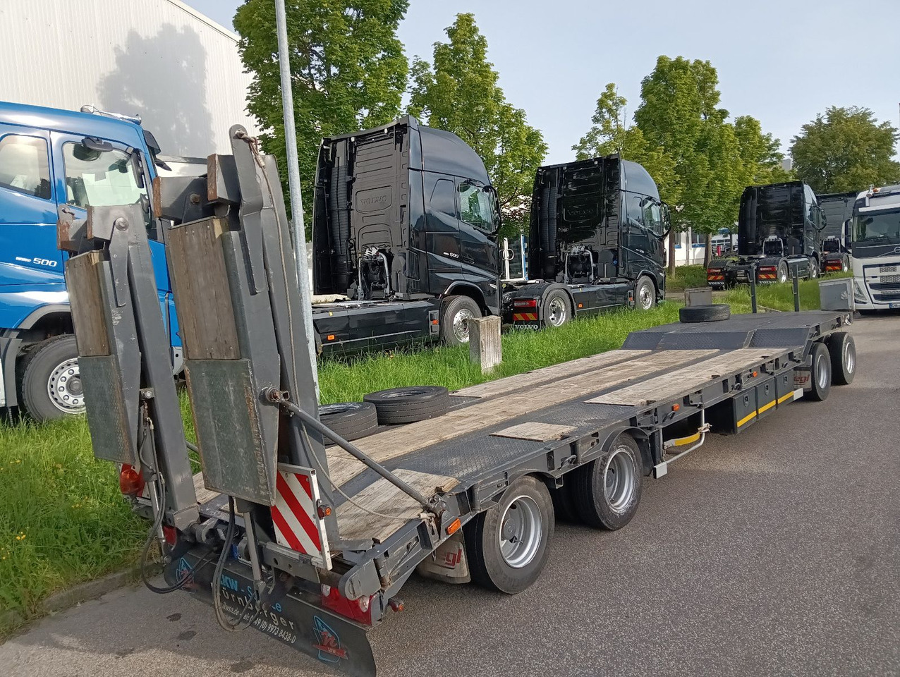 Fliegl 4-Achs Tieflader hydr.Rampe Blatt TopZustand TÜV - Remorque porte-engin surbaissée: photos 1 Fliegl 4-Achs Tieflader hydr.Rampe Blatt TopZustand TÜV - Remorque porte-engin surbaissée: photos 1