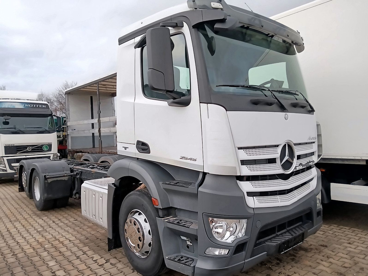 Mercedes-Benz ANTOS 2545 6x2 Lenkachse Luft/Luft PTO AHK - Châssis cabine: photos 3 Mercedes-Benz ANTOS 2545 6x2 Lenkachse Luft/Luft PTO AHK - Châssis cabine: photos 3