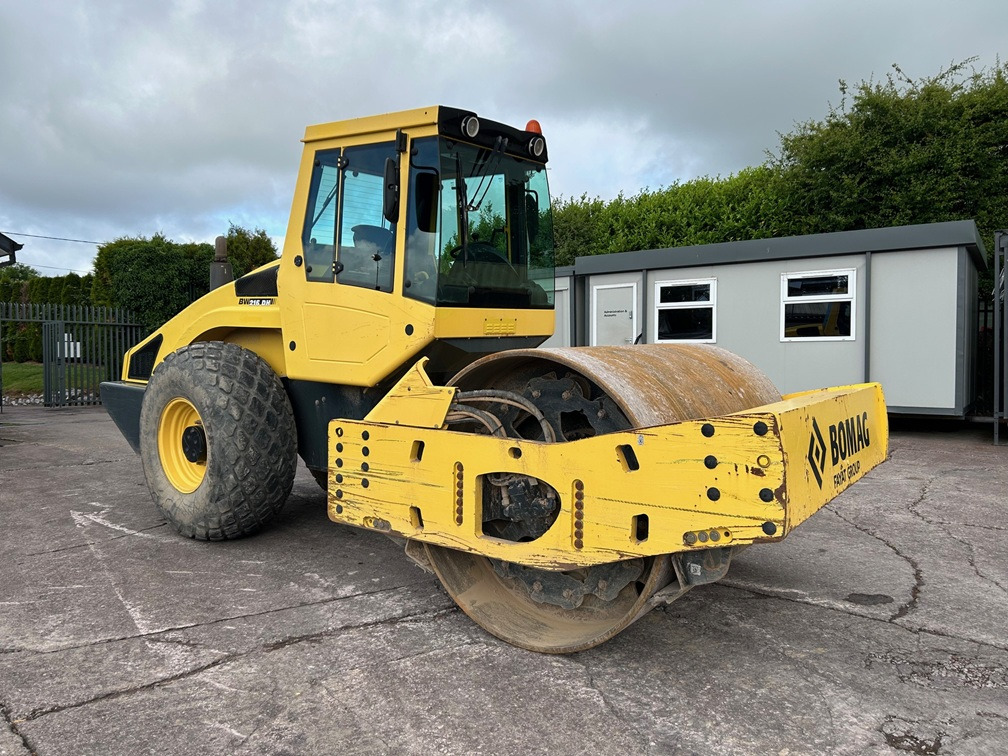 Compacteur à pieds de mouton/ Monocylindre BOMAG BW216DH - Only 1,818 Hours from New: photos 1