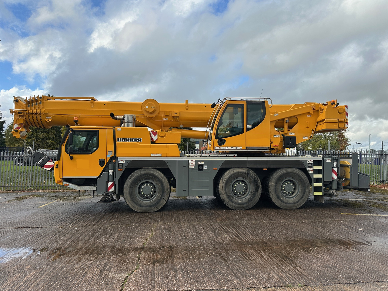 LIEBHERR LTM1060-3.1 - In Brand New Condition, Only 997 Hours - Grue tout-terrain: photos 1 LIEBHERR LTM1060-3.1 - In Brand New Condition, Only 997 Hours - Grue tout-terrain: photos 1