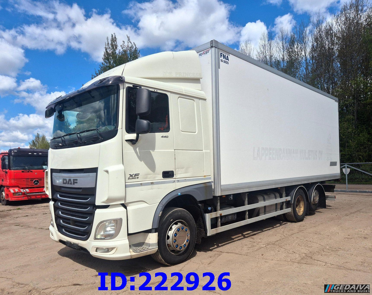 DAF XF 106 440 FAR 6x2 Euro6 - Camion isothermique: photos 4 DAF XF 106 440 FAR 6x2 Euro6 - Camion isothermique: photos 4