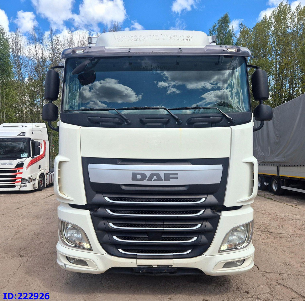 DAF XF 106 440 FAR 6x2 Euro6 - Camion isothermique: photos 2 DAF XF 106 440 FAR 6x2 Euro6 - Camion isothermique: photos 2