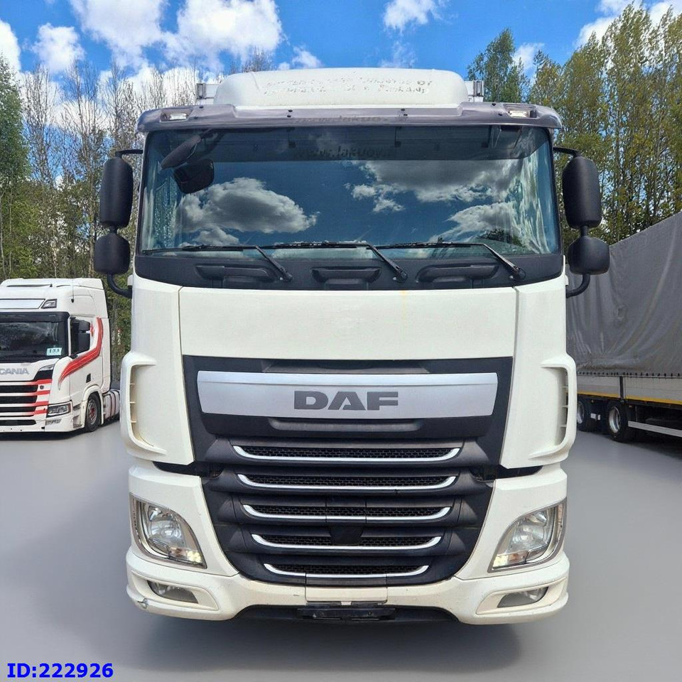 DAF XF 106 440 FAR 6x2 Euro6 - Camion isothermique: photos 2 DAF XF 106 440 FAR 6x2 Euro6 - Camion isothermique: photos 2