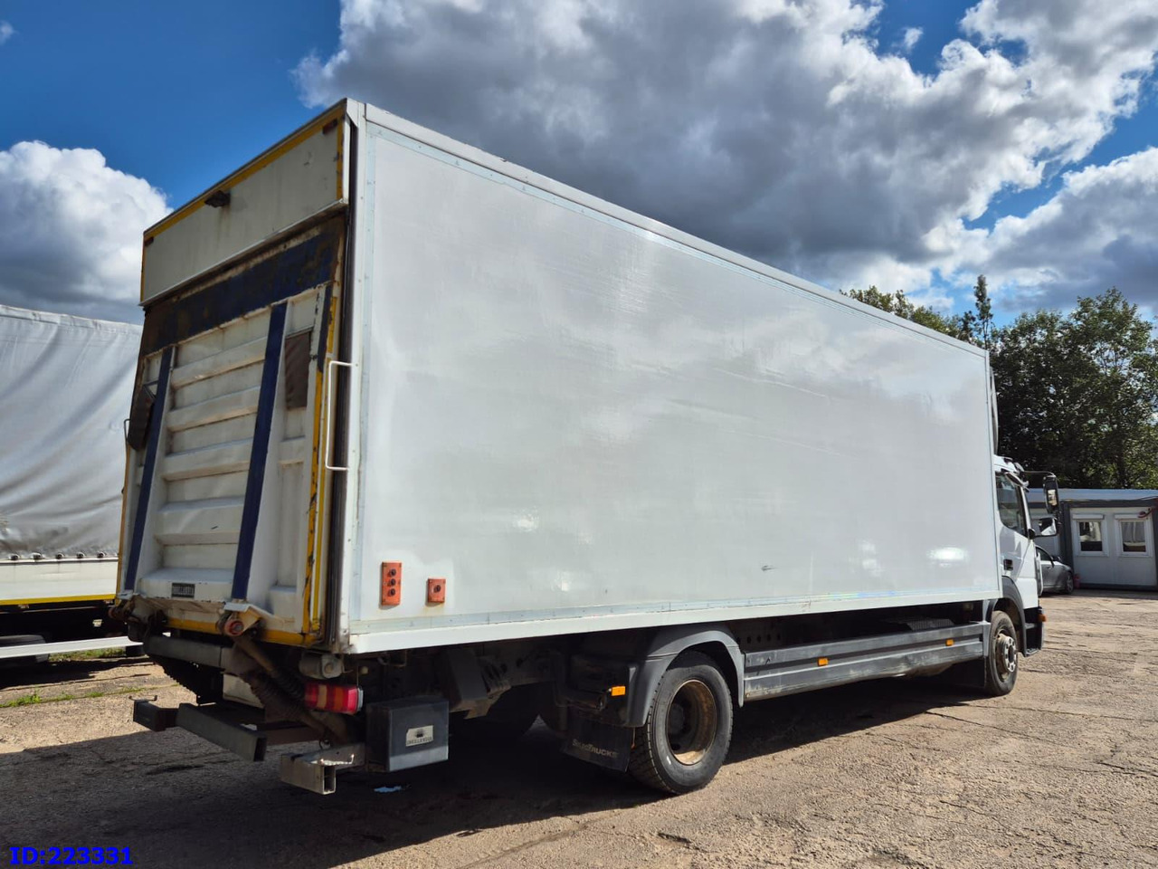 MERCEDES-BENZ Atego 1221 Euro6 (Open side box) - Camion isothermique: photos 5 MERCEDES-BENZ Atego 1221 Euro6 (Open side box) - Camion isothermique: photos 5
