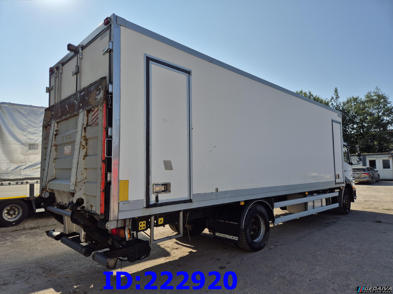 MERCEDES-BENZ Axor 1829 Manual + Tail lift - Camion frigorifique: photos 4 MERCEDES-BENZ Axor 1829 Manual + Tail lift - Camion frigorifique: photos 4