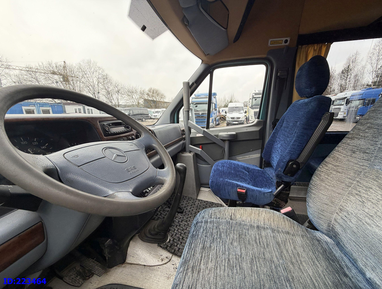 Autocar MERCEDES-BENZ Sprinter 412 VIP XXL 18-places: photos 10 Autocar MERCEDES-BENZ Sprinter 412 VIP XXL 18-places: photos 10