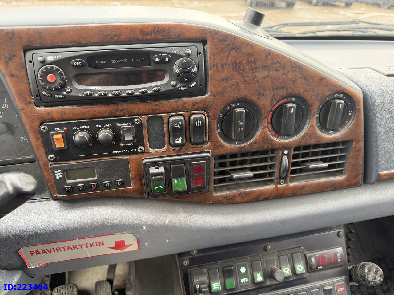 Autocar MERCEDES-BENZ Sprinter 412 VIP XXL 18-places: photos 12 Autocar MERCEDES-BENZ Sprinter 412 VIP XXL 18-places: photos 12