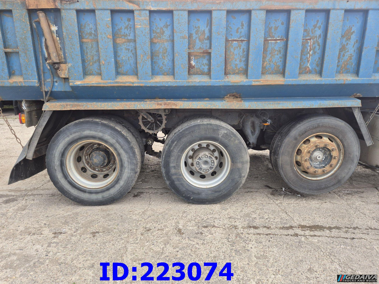 SCANIA 124 8x2 - Manual - Full steel - Camion benne: photos 5 SCANIA 124 8x2 - Manual - Full steel - Camion benne: photos 5