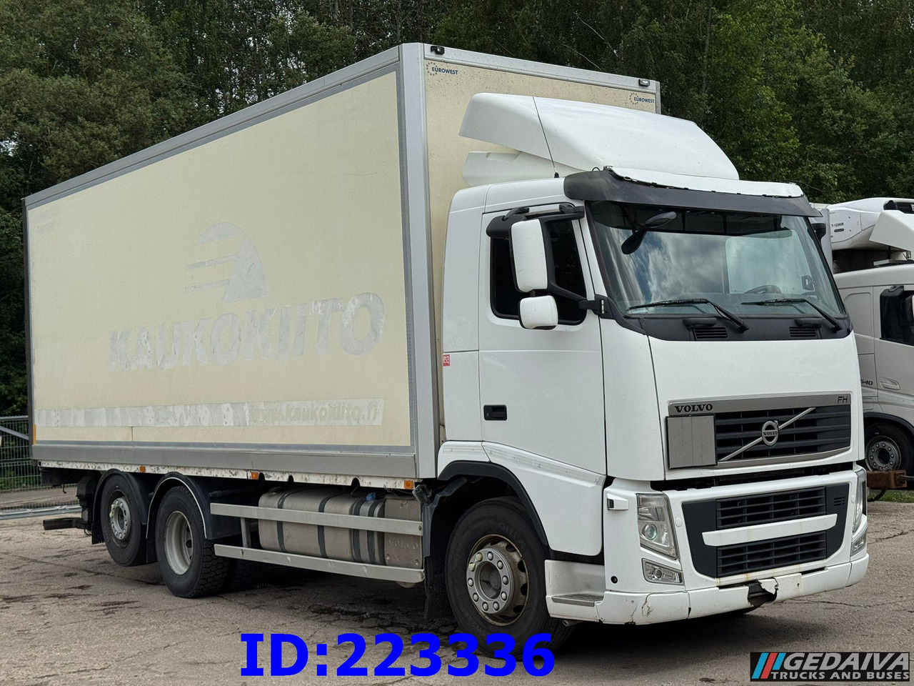 VOLVO FH13 460HP 6x2 OPEN SIDE BOX - Camion fourgon: photos 3 VOLVO FH13 460HP 6x2 OPEN SIDE BOX - Camion fourgon: photos 3