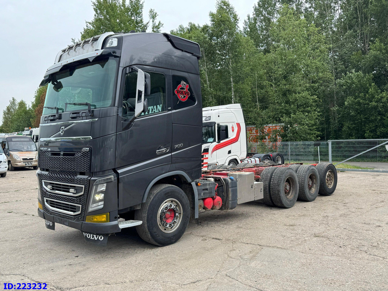 VOLVO FH16 700HP 8X4 Big Axles - Châssis cabine: photos 1 VOLVO FH16 700HP 8X4 Big Axles - Châssis cabine: photos 1
