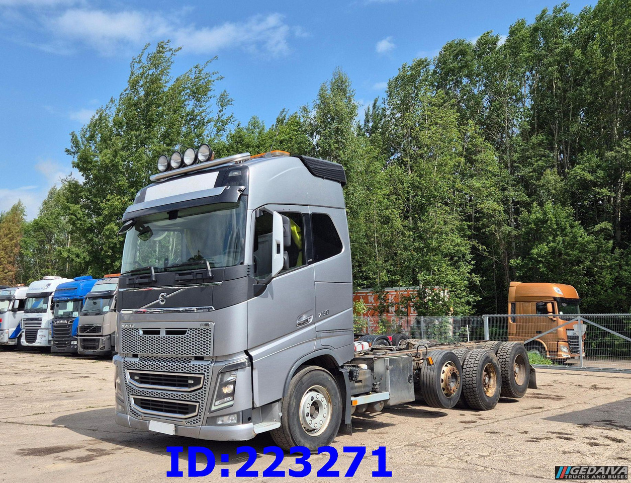 VOLVO FH16 750HP 8x4 (Steering axle / 2 axles lifting) - Camion grumier: photos 1 VOLVO FH16 750HP 8x4 (Steering axle / 2 axles lifting) - Camion grumier: photos 1